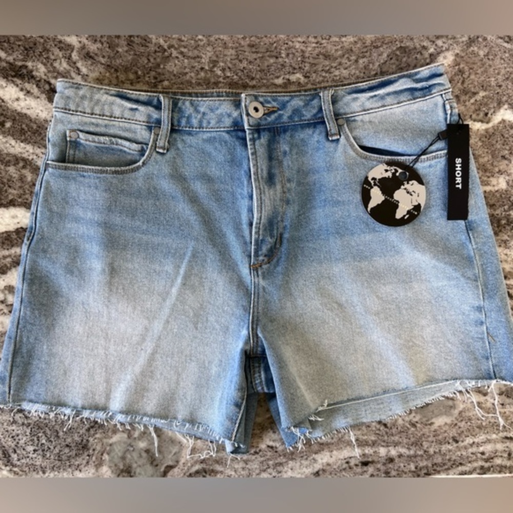 Articles Of Society Light Wash Denim Shorts, Raw Hem,  NWT, Size 31